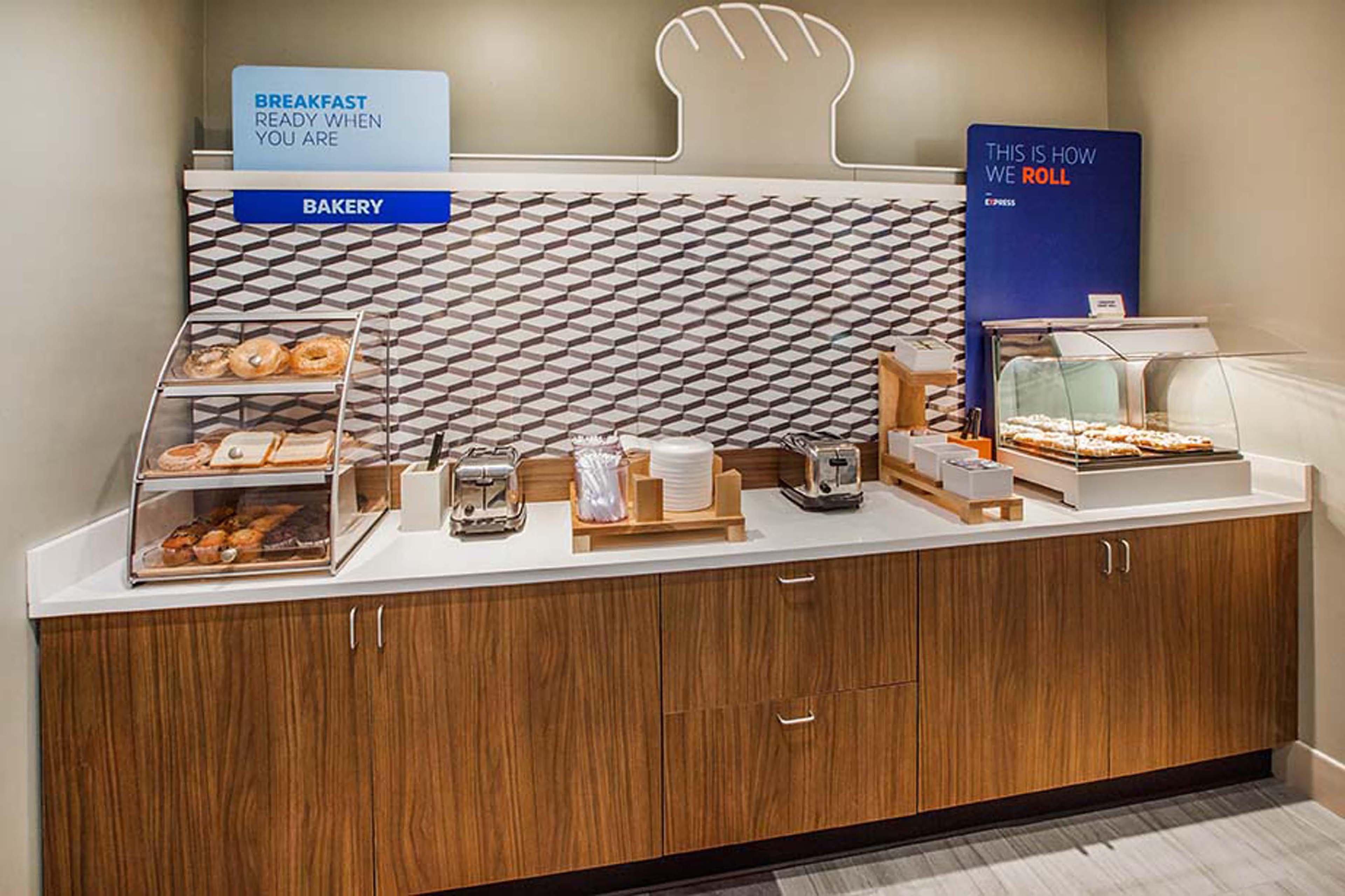 Holiday Inn Express & Suites Cleveland By Ihg Eksteriør billede