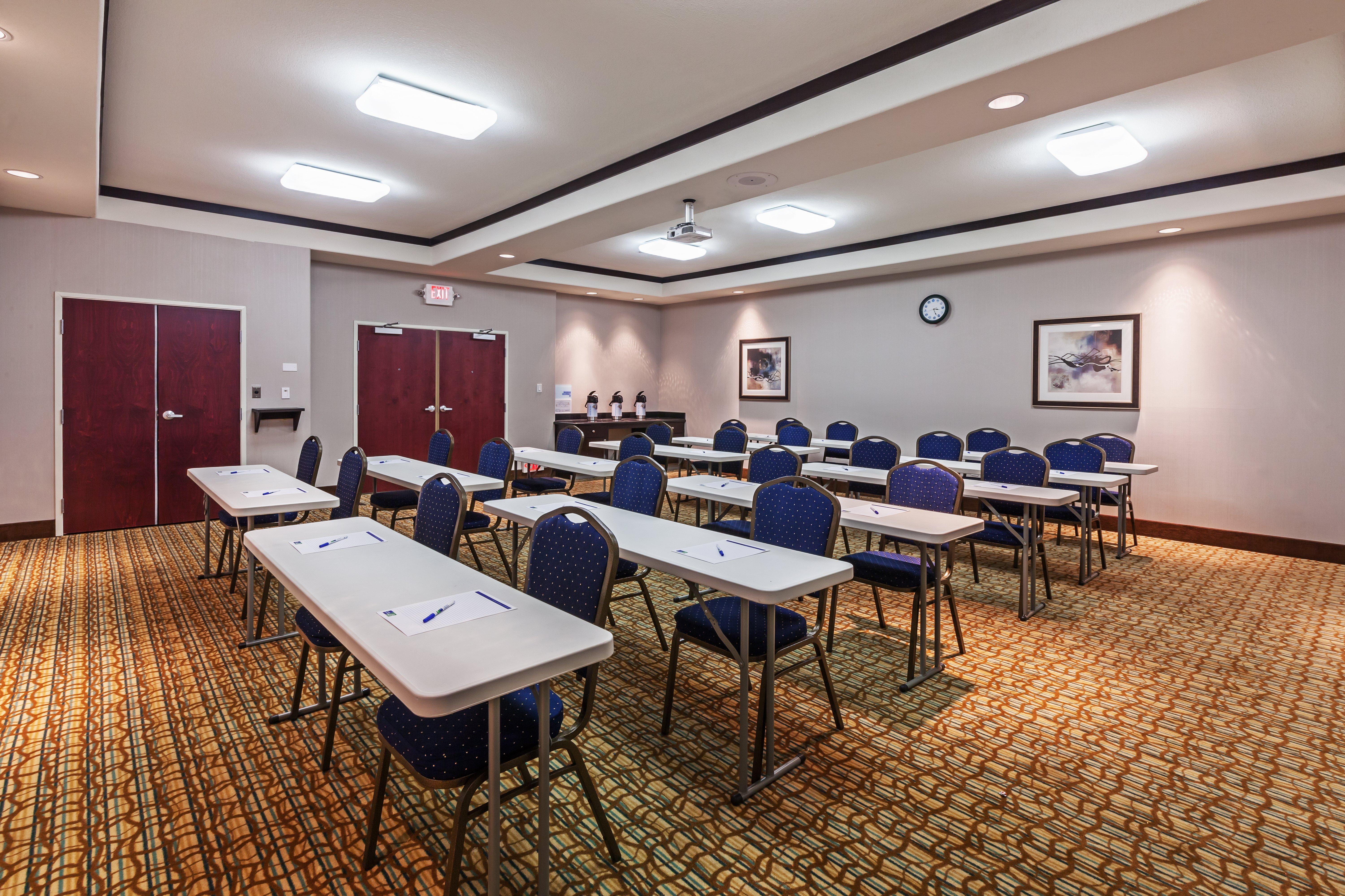 Holiday Inn Express & Suites Cleveland By Ihg Eksteriør billede