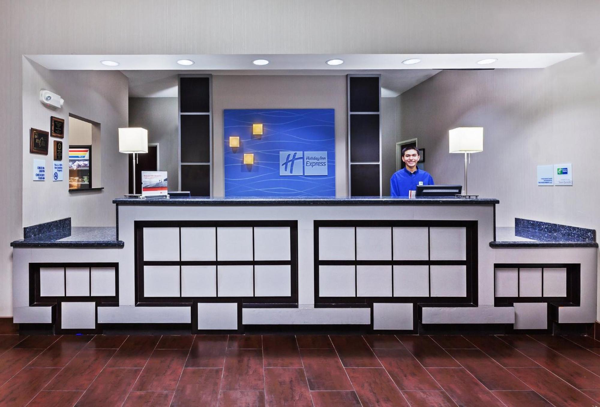 Holiday Inn Express & Suites Cleveland By Ihg Eksteriør billede