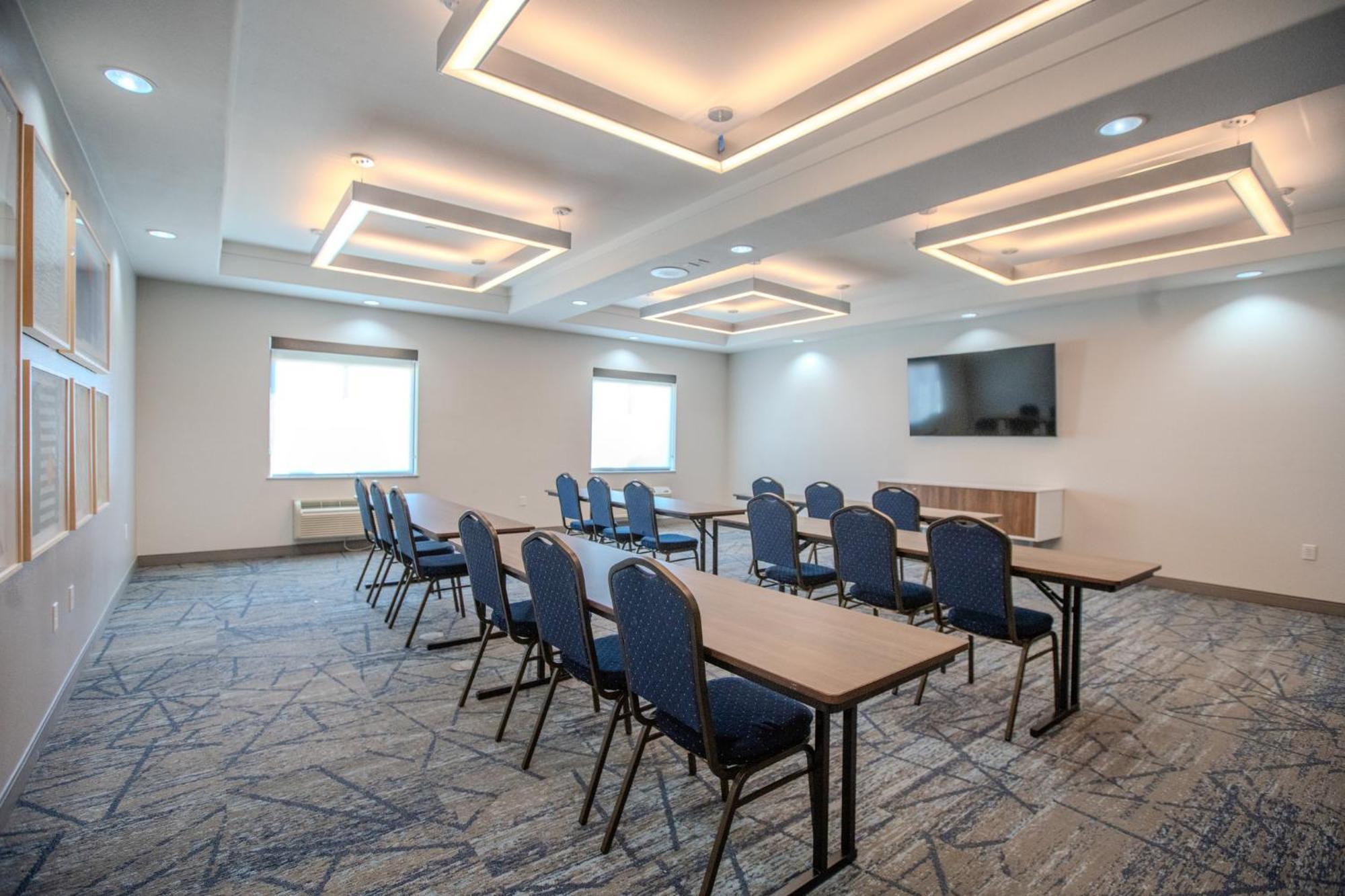Holiday Inn Express & Suites Cleveland By Ihg Eksteriør billede