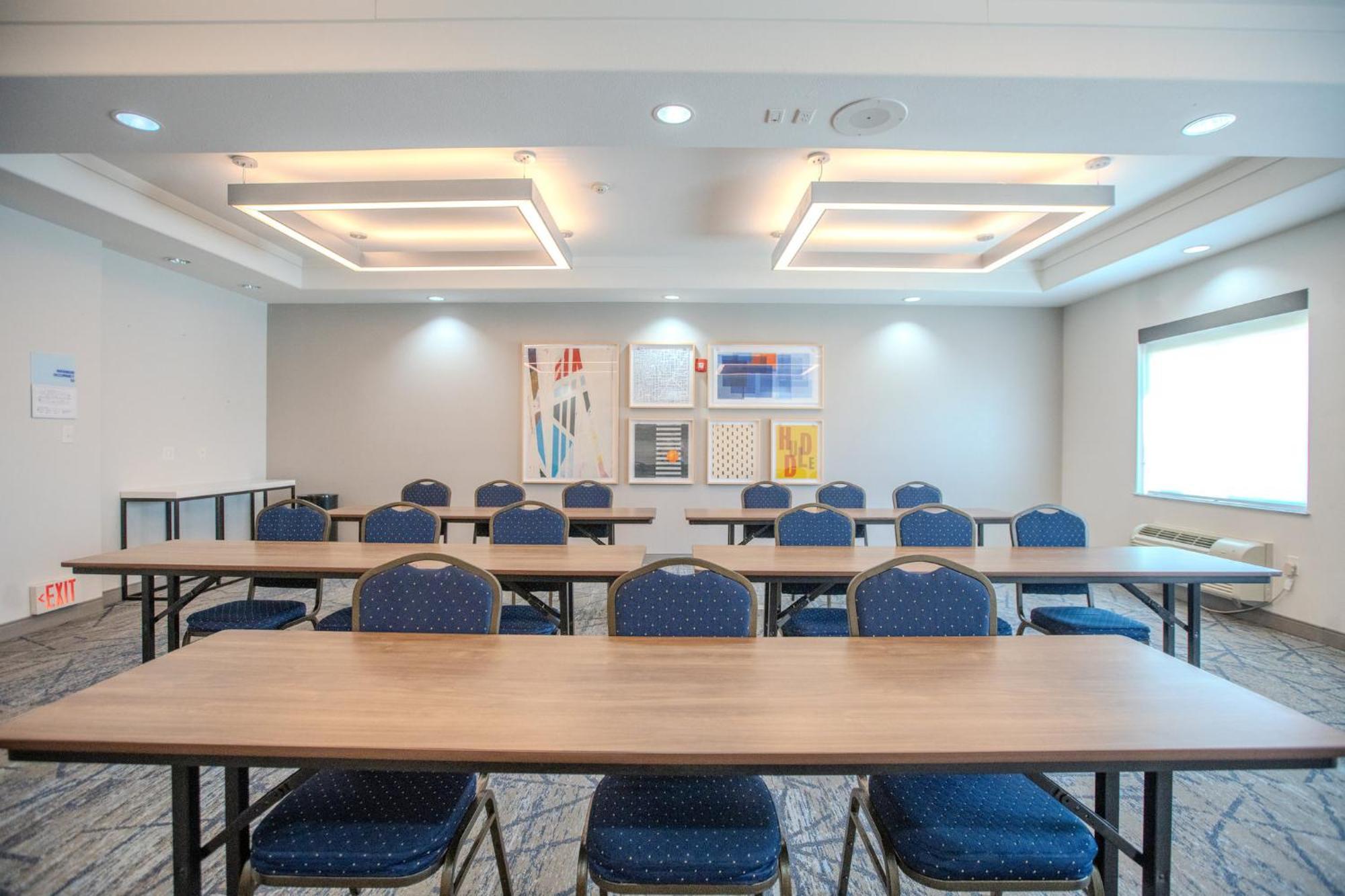 Holiday Inn Express & Suites Cleveland By Ihg Eksteriør billede