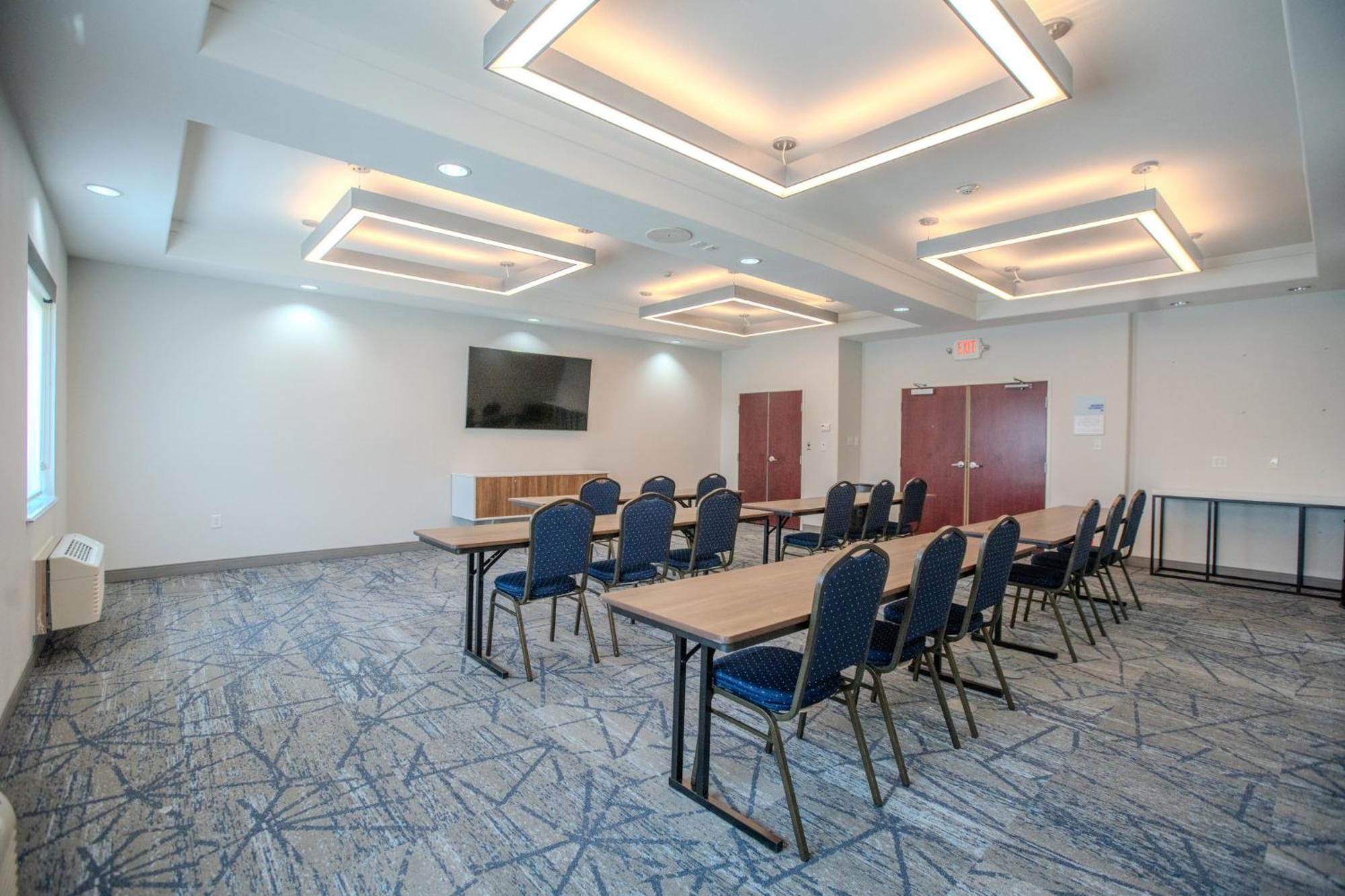 Holiday Inn Express & Suites Cleveland By Ihg Eksteriør billede