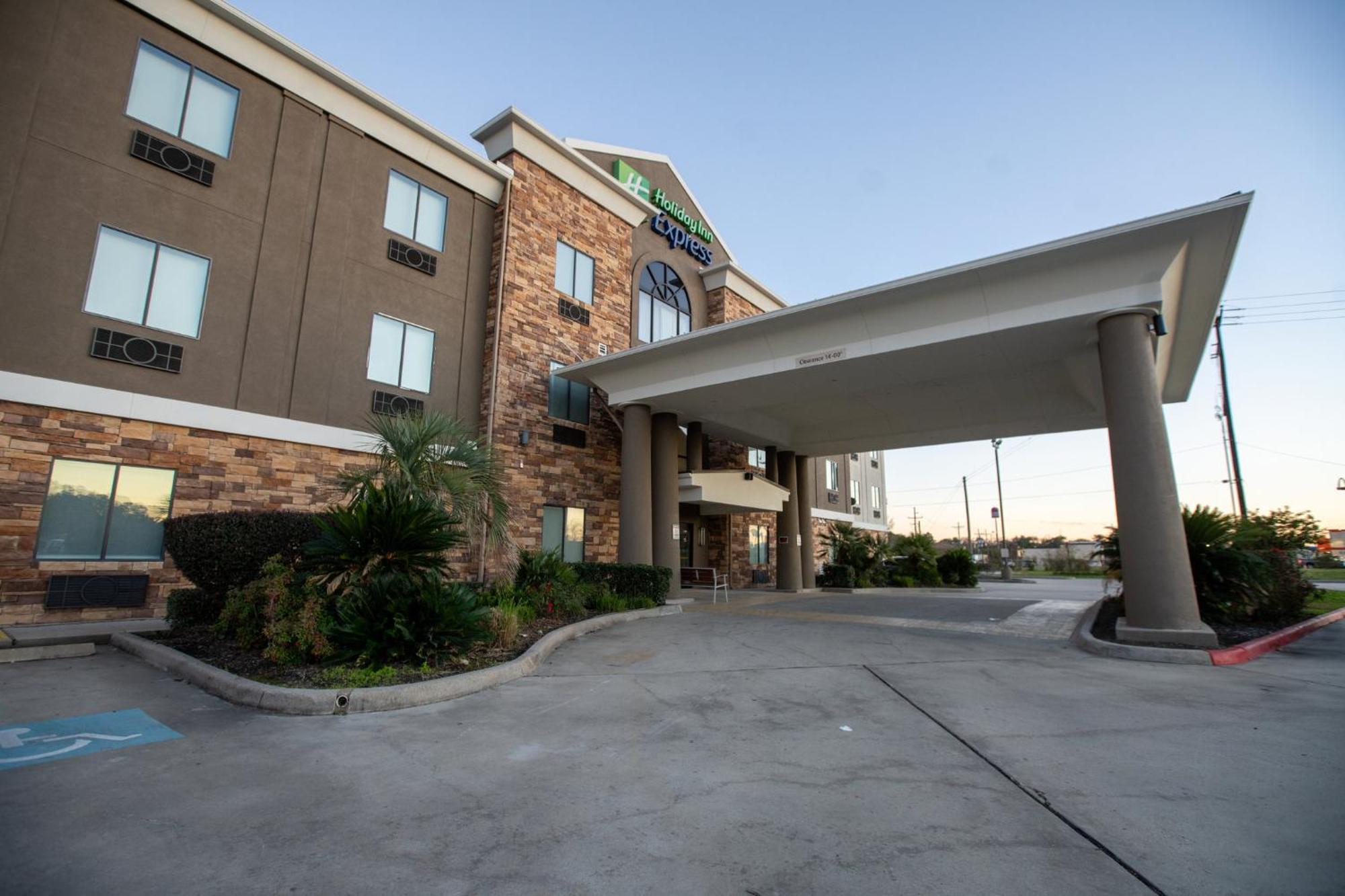 Holiday Inn Express & Suites Cleveland By Ihg Eksteriør billede