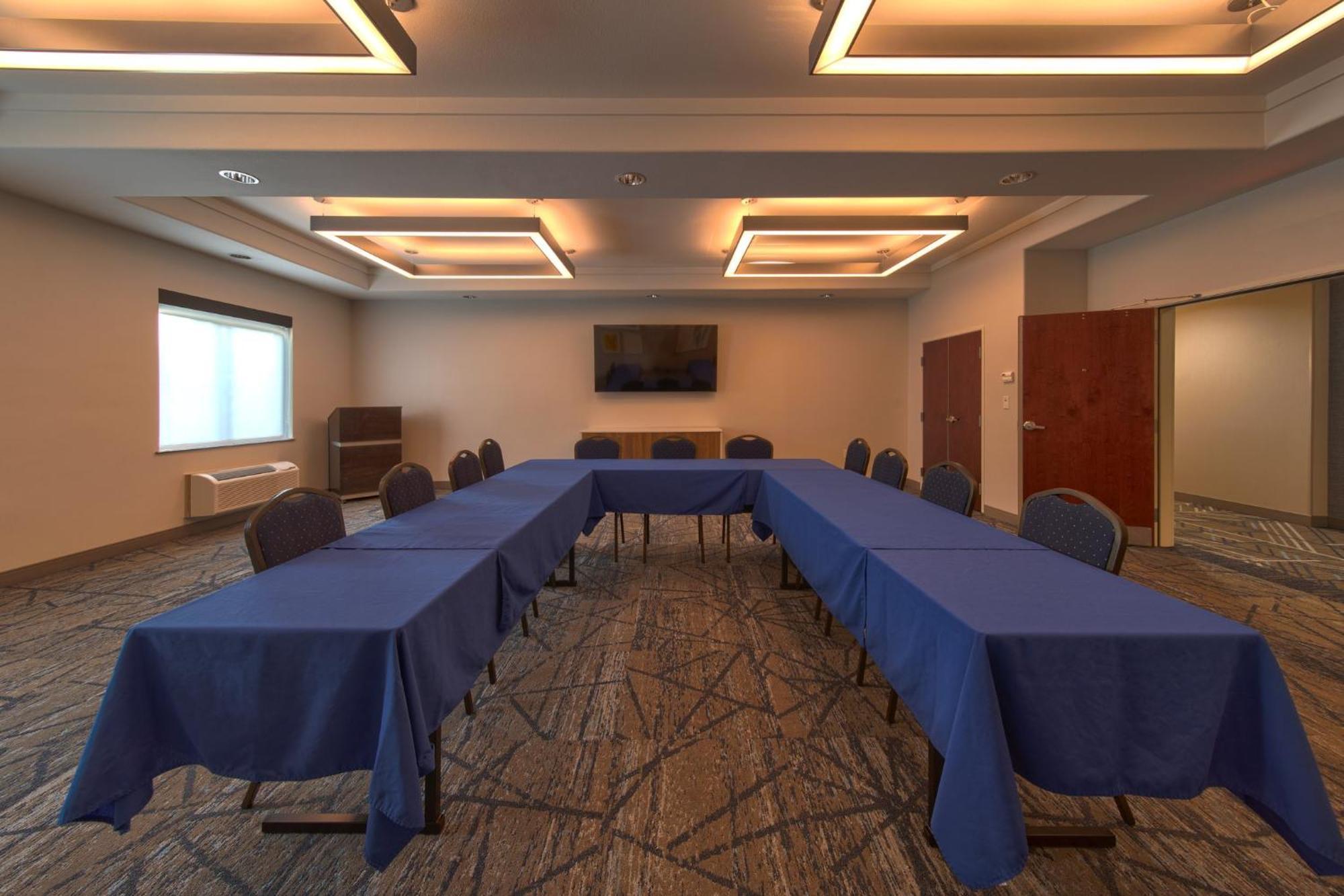 Holiday Inn Express & Suites Cleveland By Ihg Eksteriør billede
